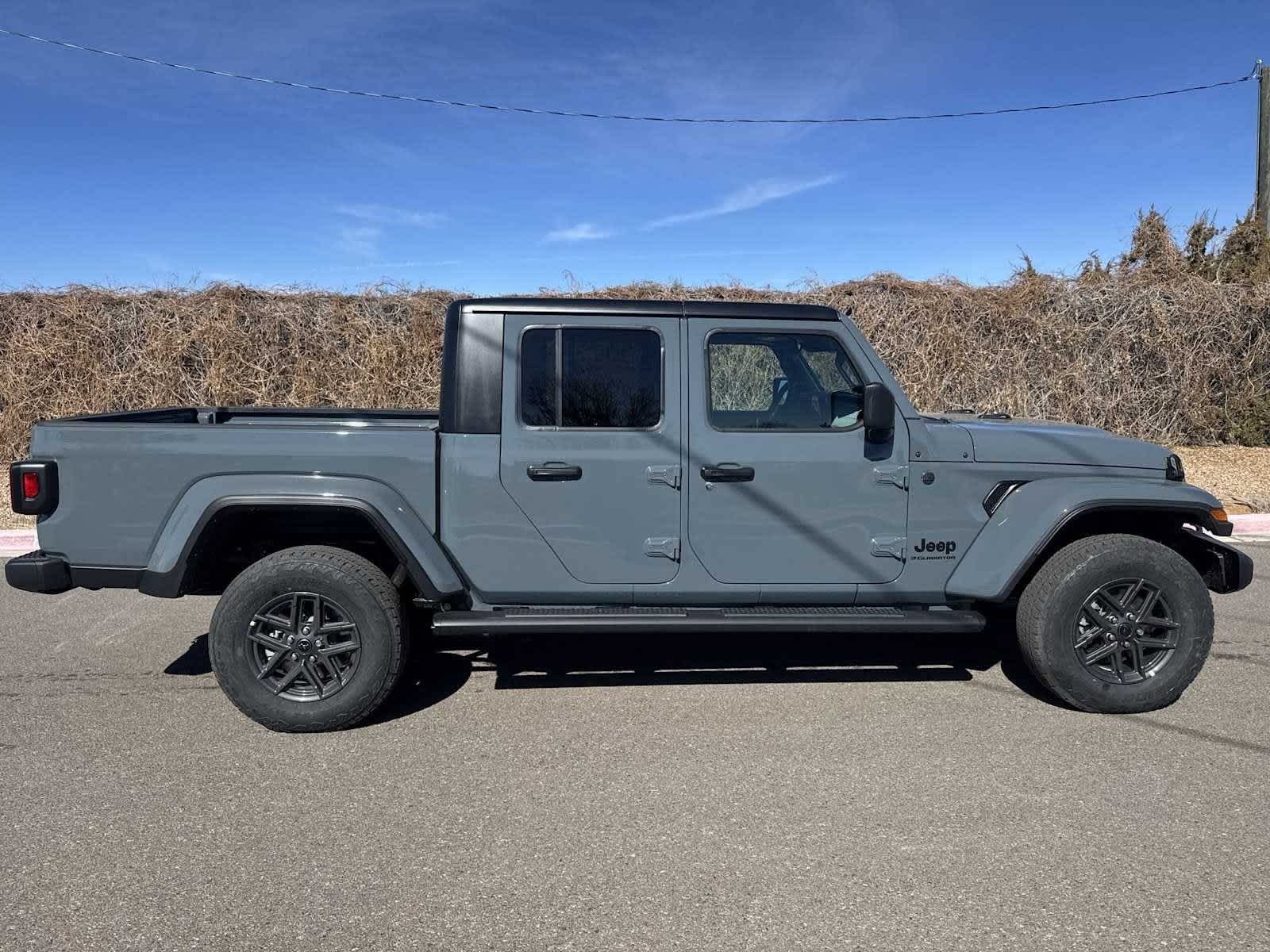 Thumbnail: 2025 Jeep Gladiator - 30