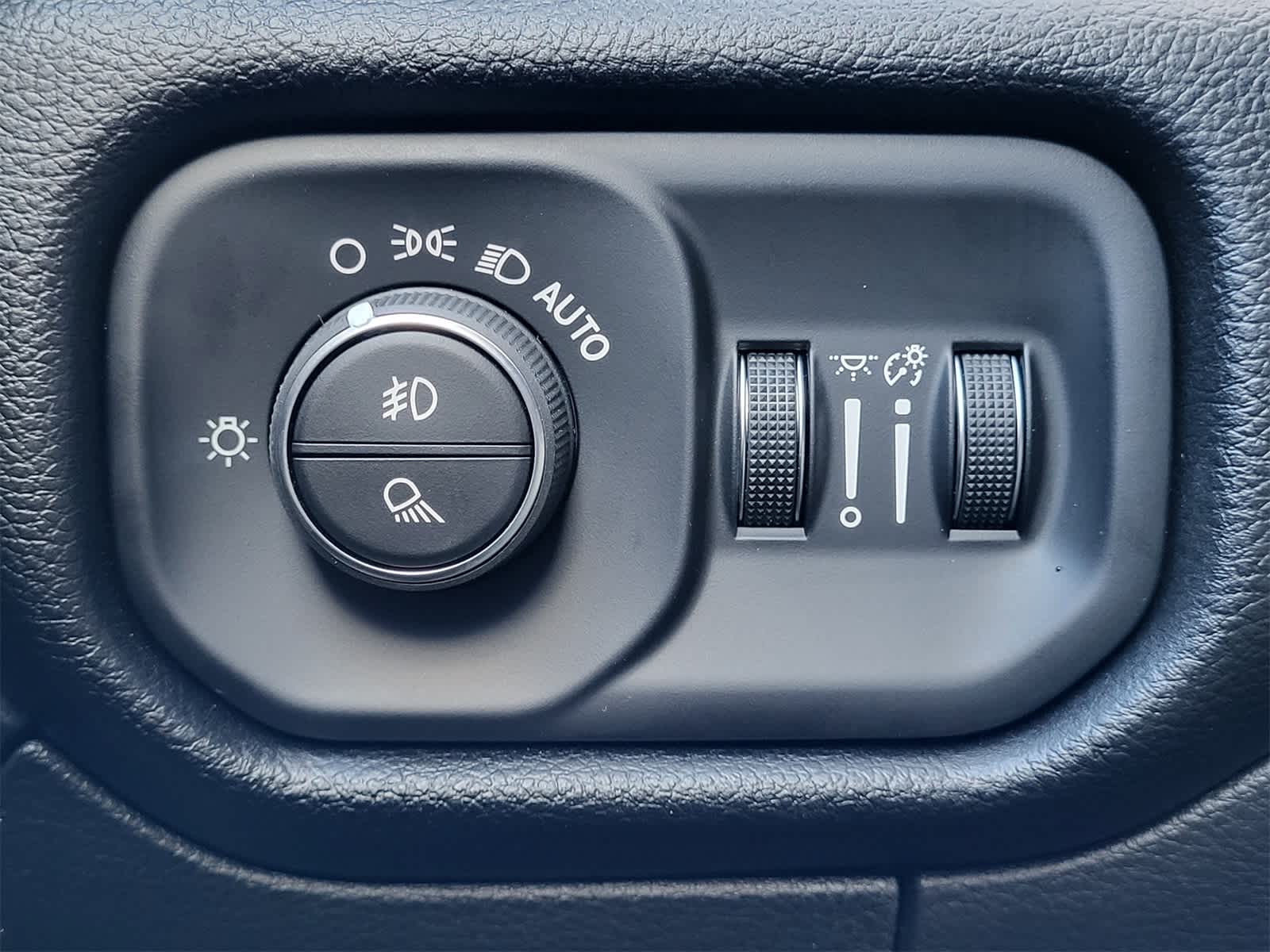 Thumbnail: 2026 RAM 1500 - 15