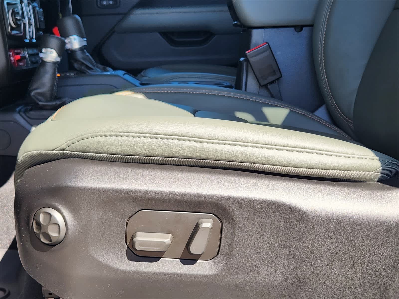 Thumbnail: 2025 Jeep Gladiator - 14