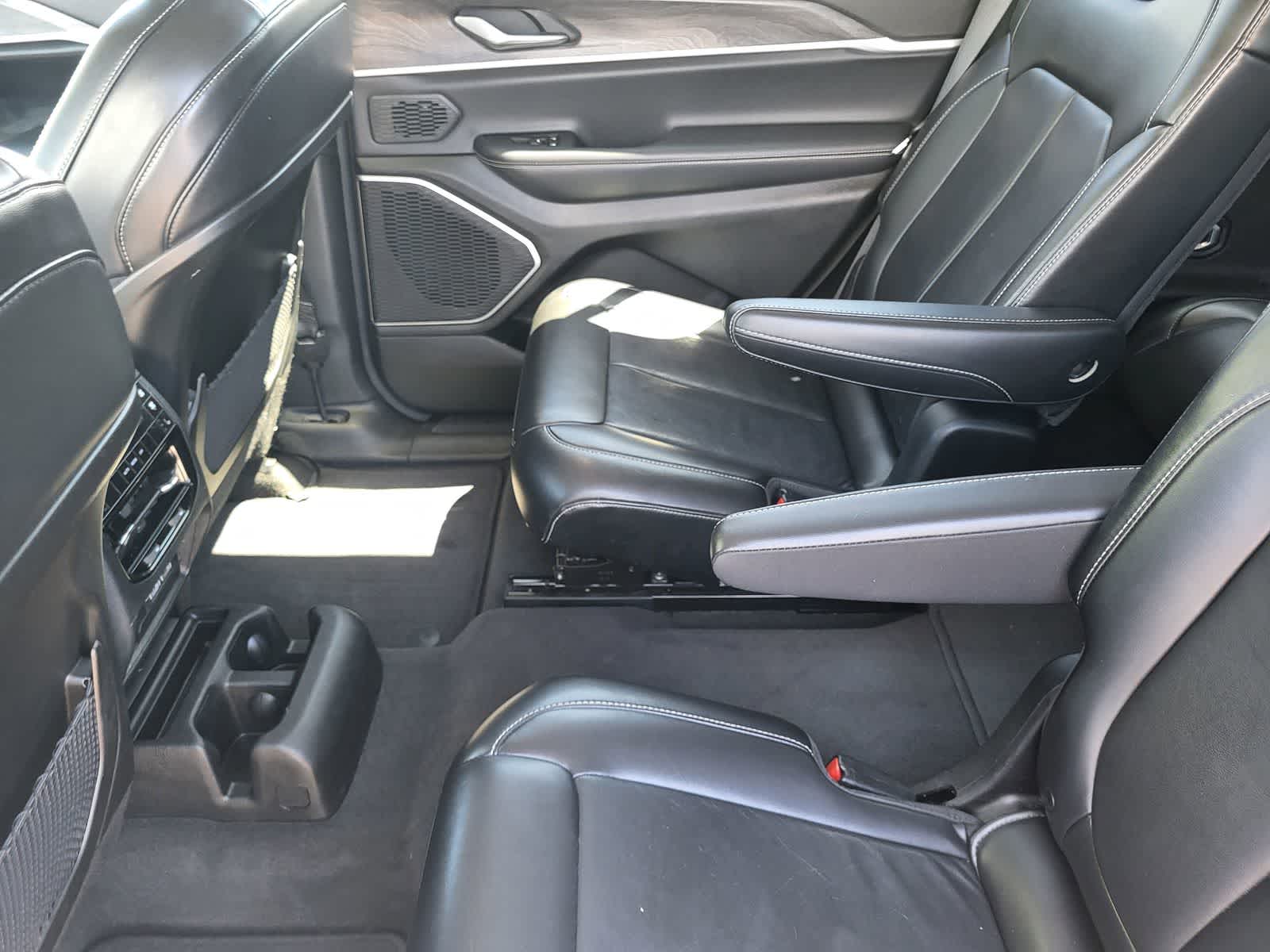 Thumbnail: 2021 Jeep Grand Cherokee L - 29