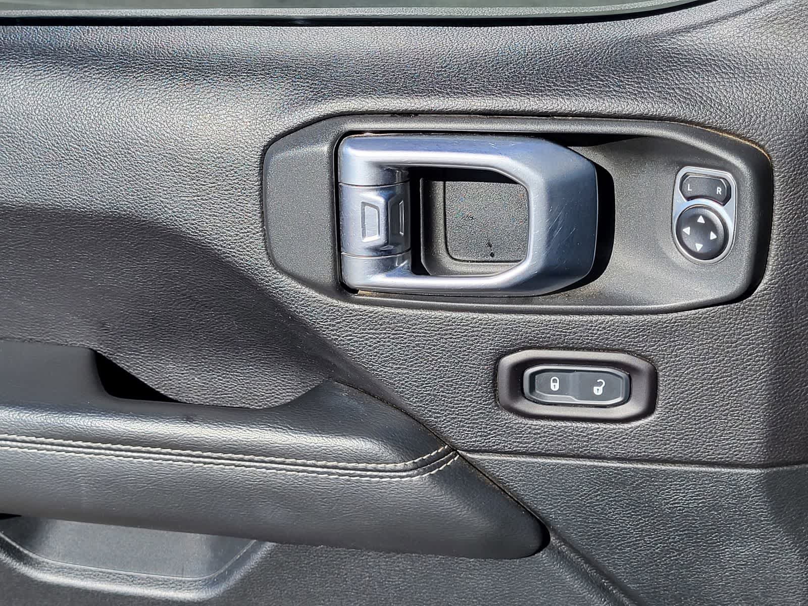 Thumbnail: 2020 Jeep Gladiator - 15