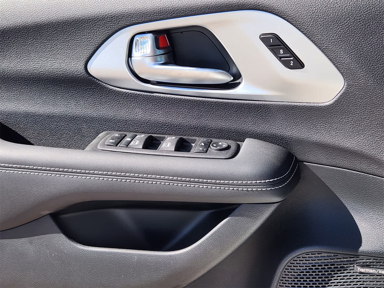 Thumbnail: 2026 Chrysler Pacifica - 19