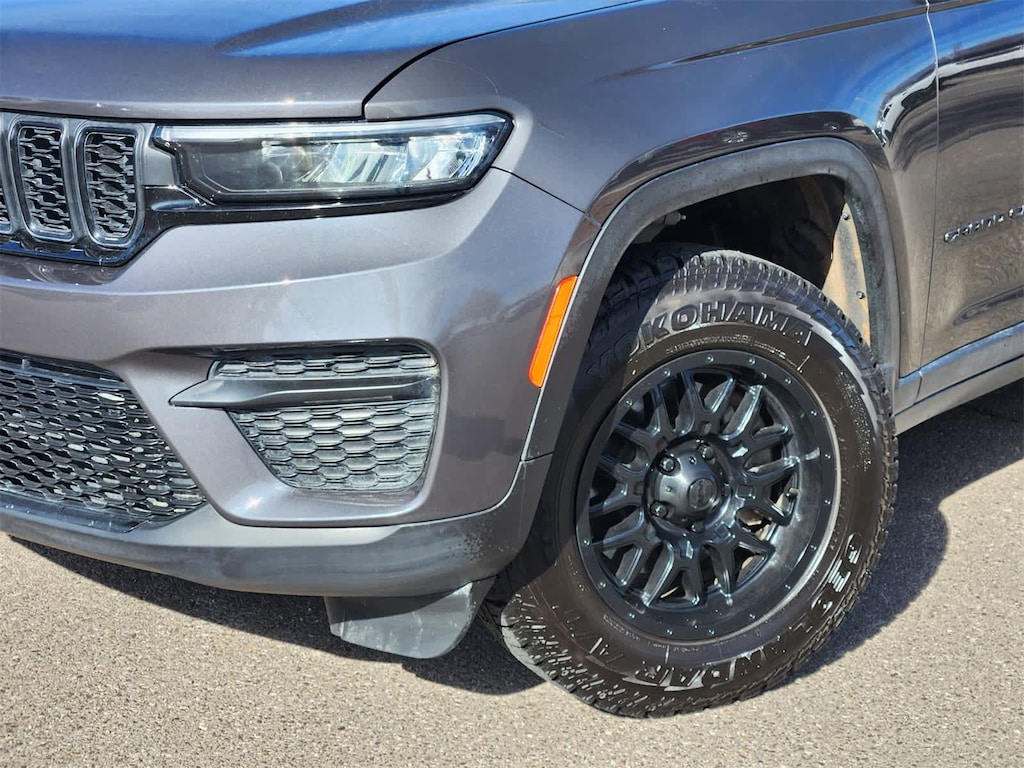 Used 2023 Jeep Grand Cherokee Laredo SUV