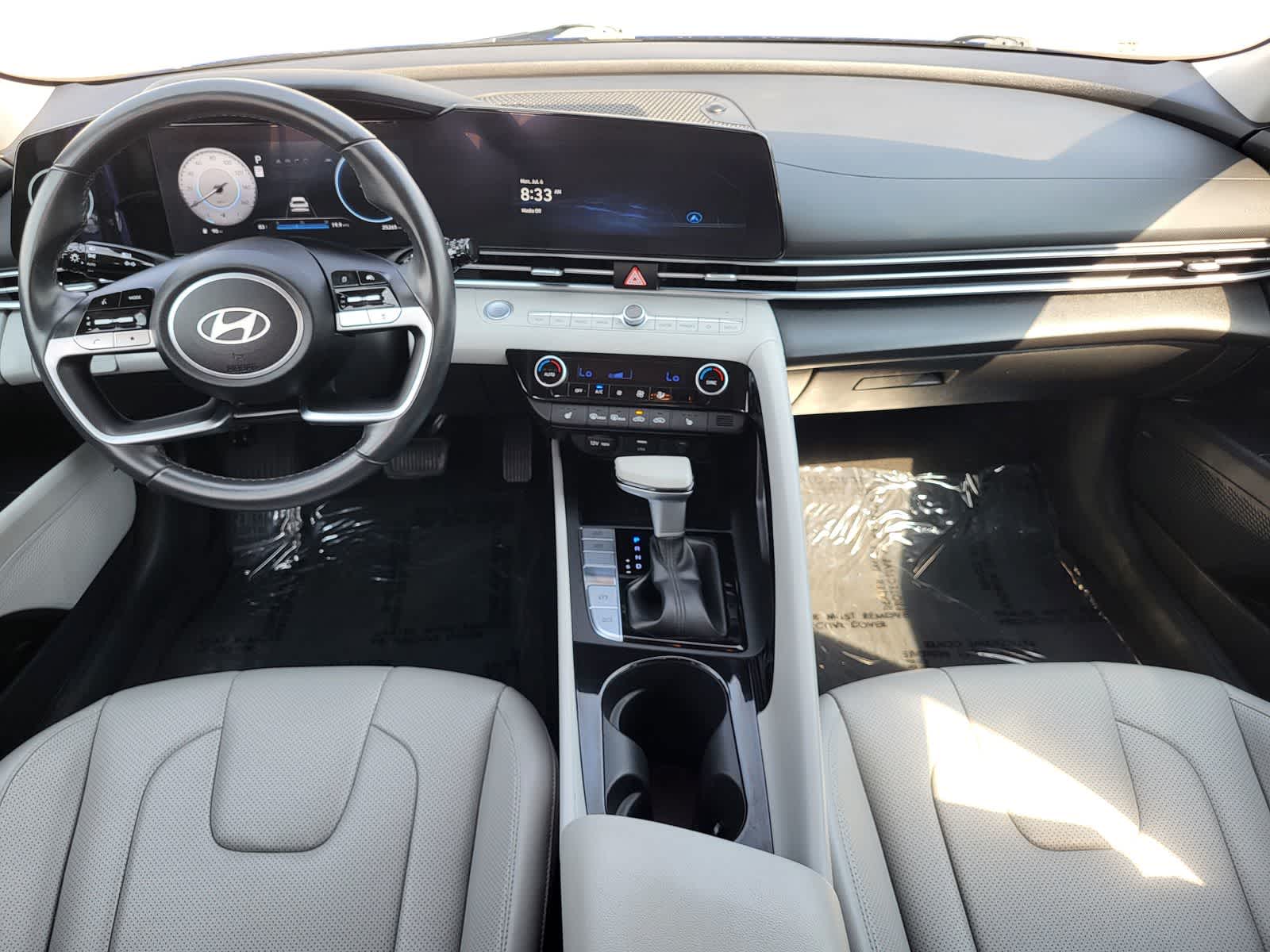 2025 Hyundai Elantra Limited - Photo 27