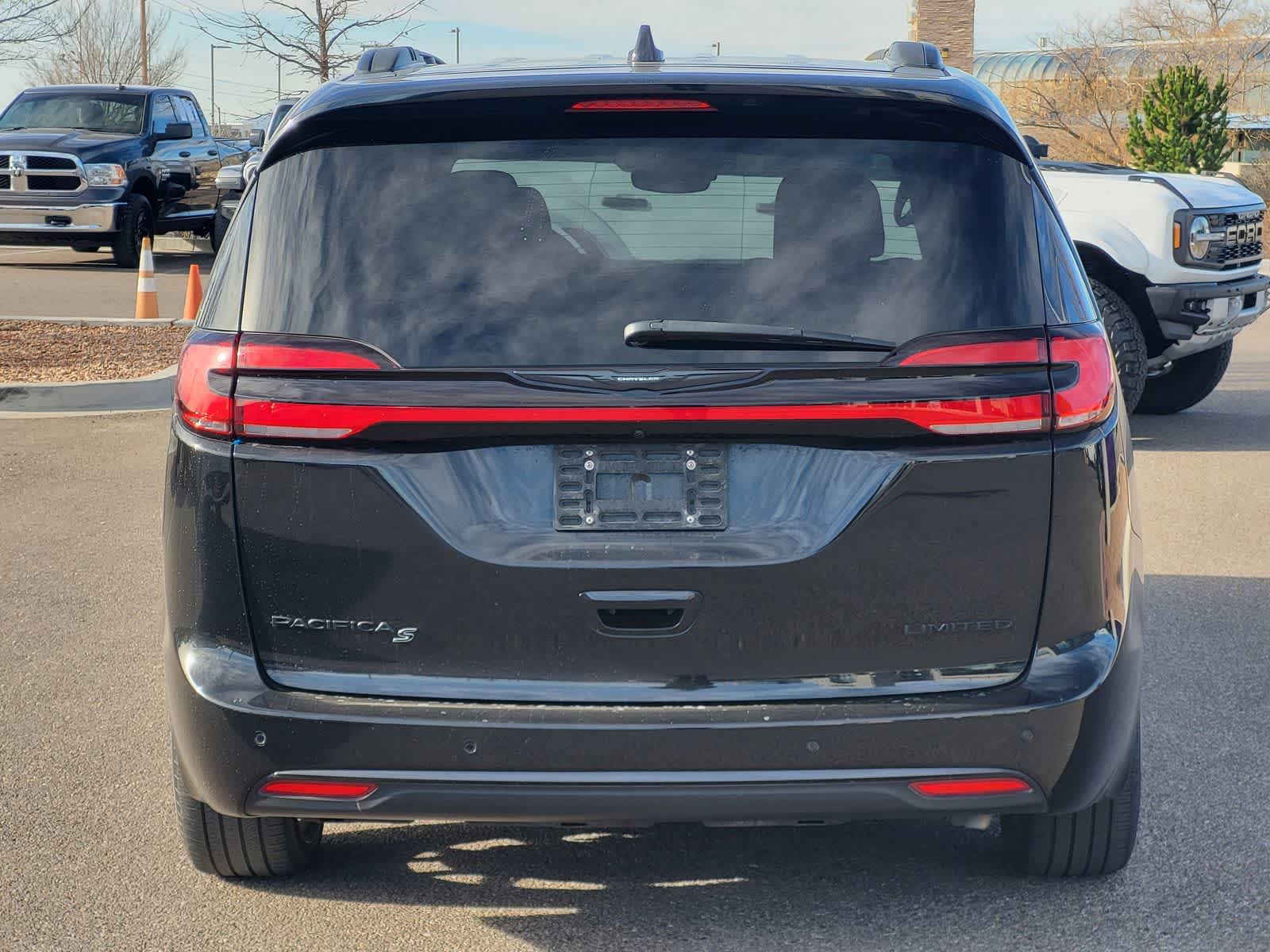 Thumbnail: 2023 Chrysler Pacifica - 6
