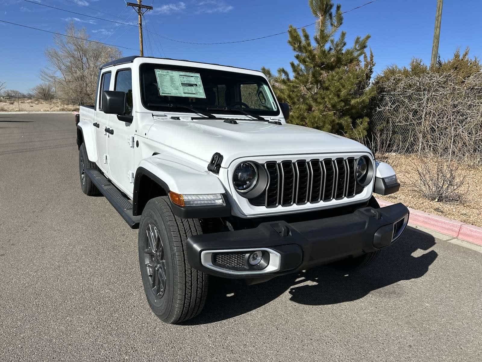 Thumbnail: 2025 Jeep Gladiator - 32