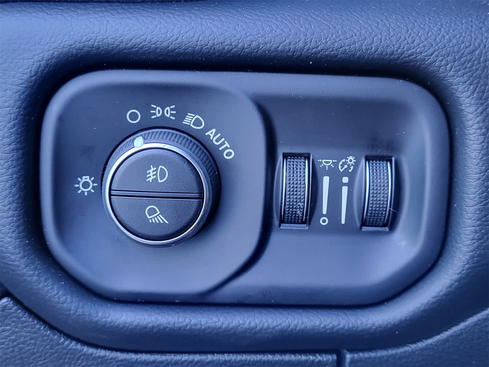 Thumbnail: 2026 RAM 1500 - 17