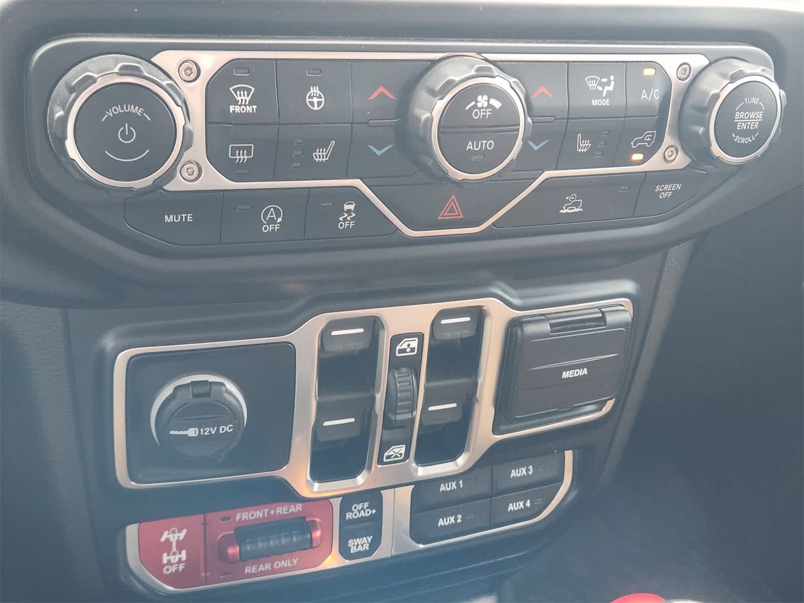 Thumbnail: 2021 Jeep Wrangler - 18