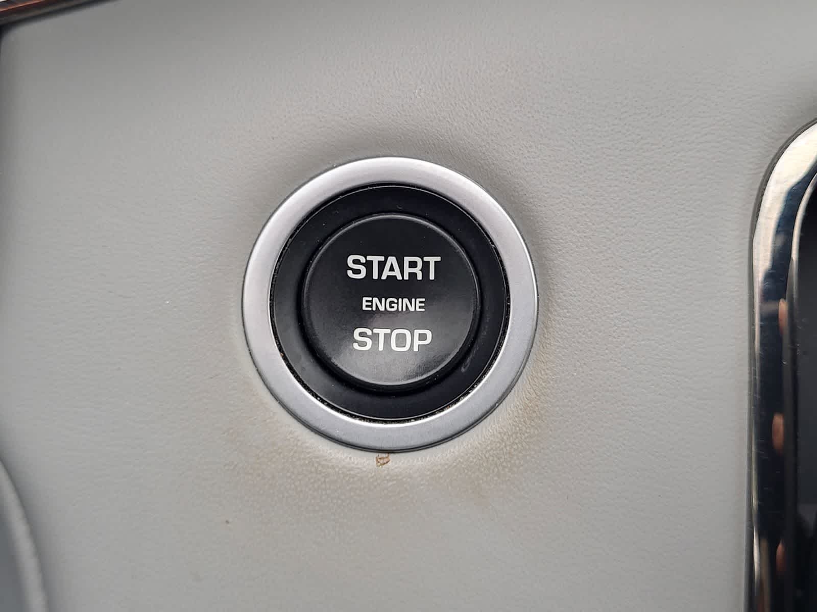 Thumbnail: 2020 Land Rover Range Rover Evoque - 23