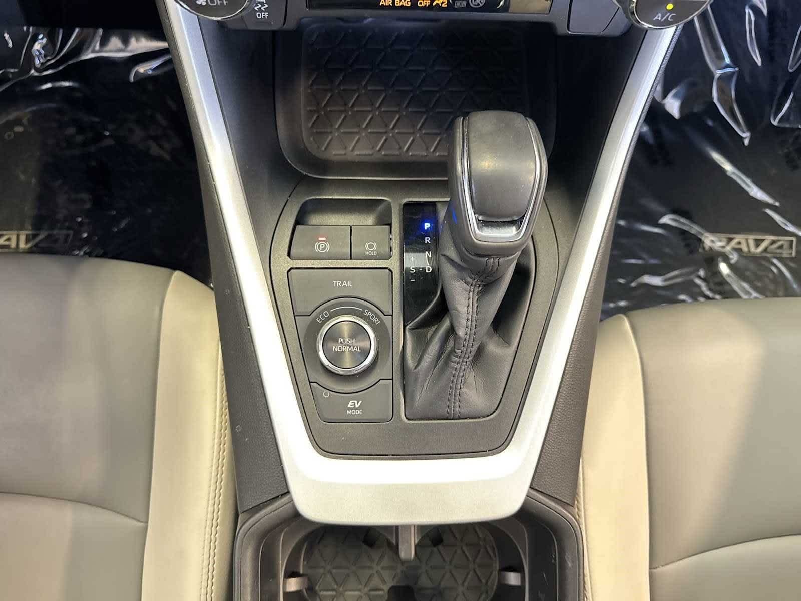 Thumbnail: 2022 Toyota RAV4 - 24