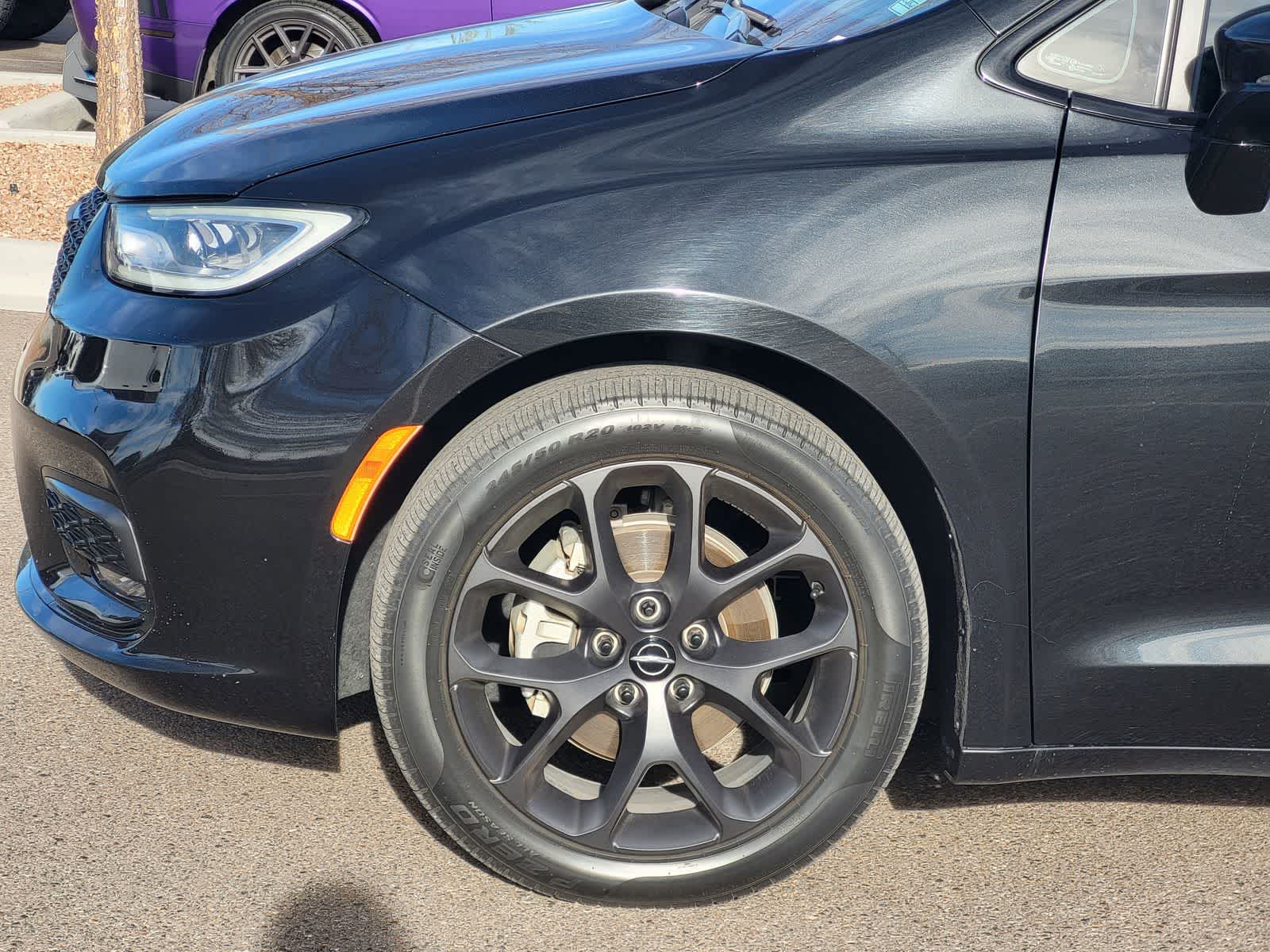 Thumbnail: 2023 Chrysler Pacifica - 10