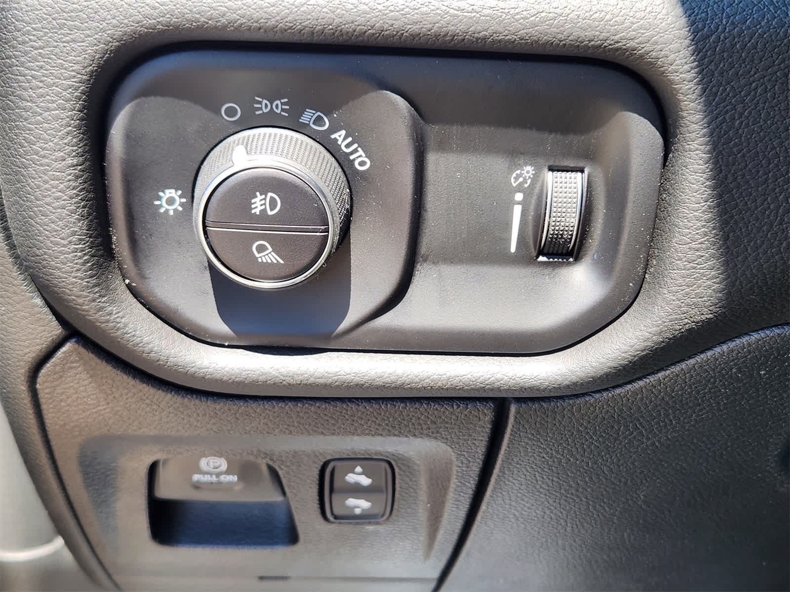 Thumbnail: 2026 RAM 1500 - 18