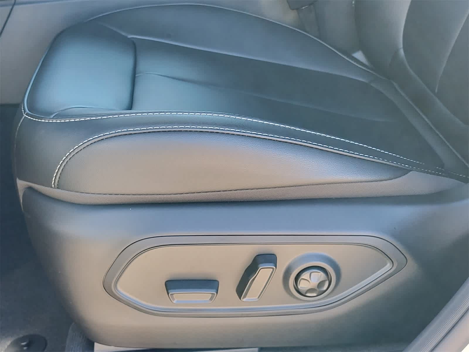 Thumbnail: 2025 Jeep Grand Cherokee L - 17