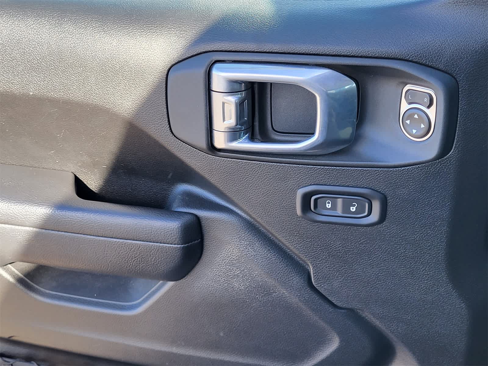 Thumbnail: 2024 Jeep Wrangler - 14