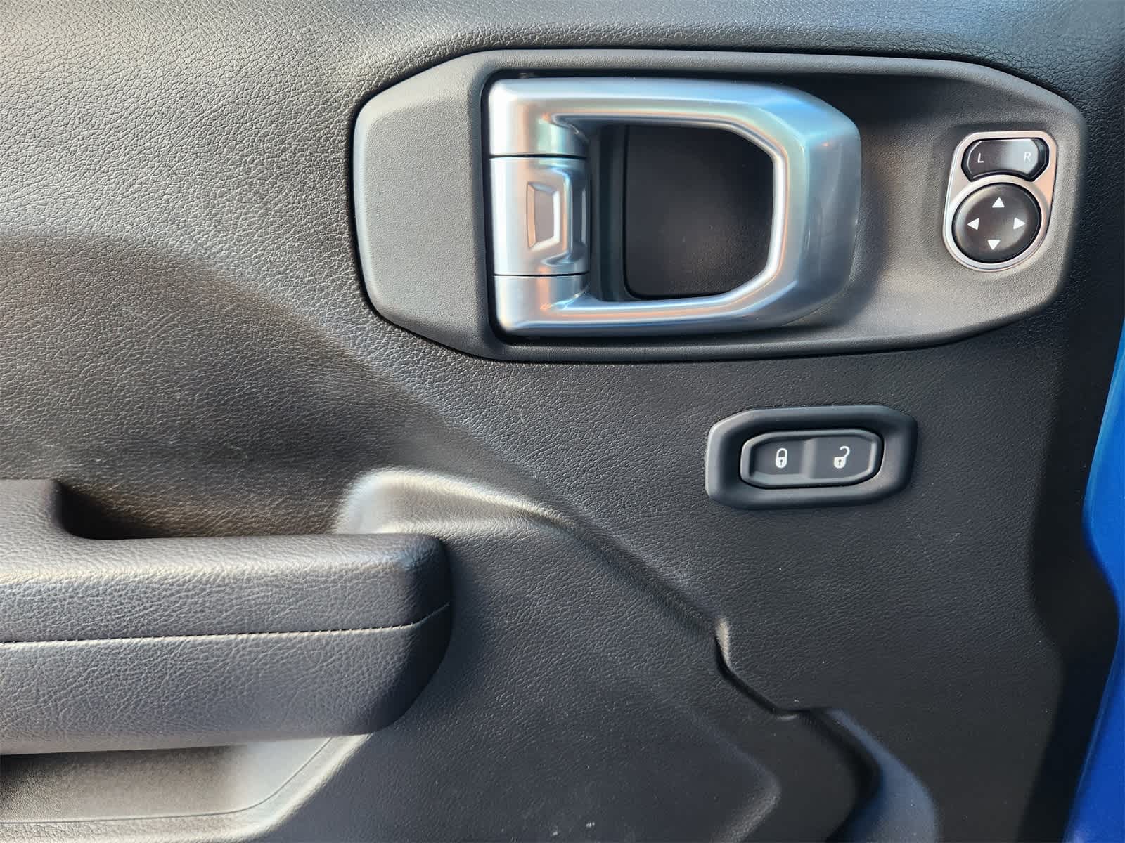 Thumbnail: 2024 Jeep Gladiator - 16