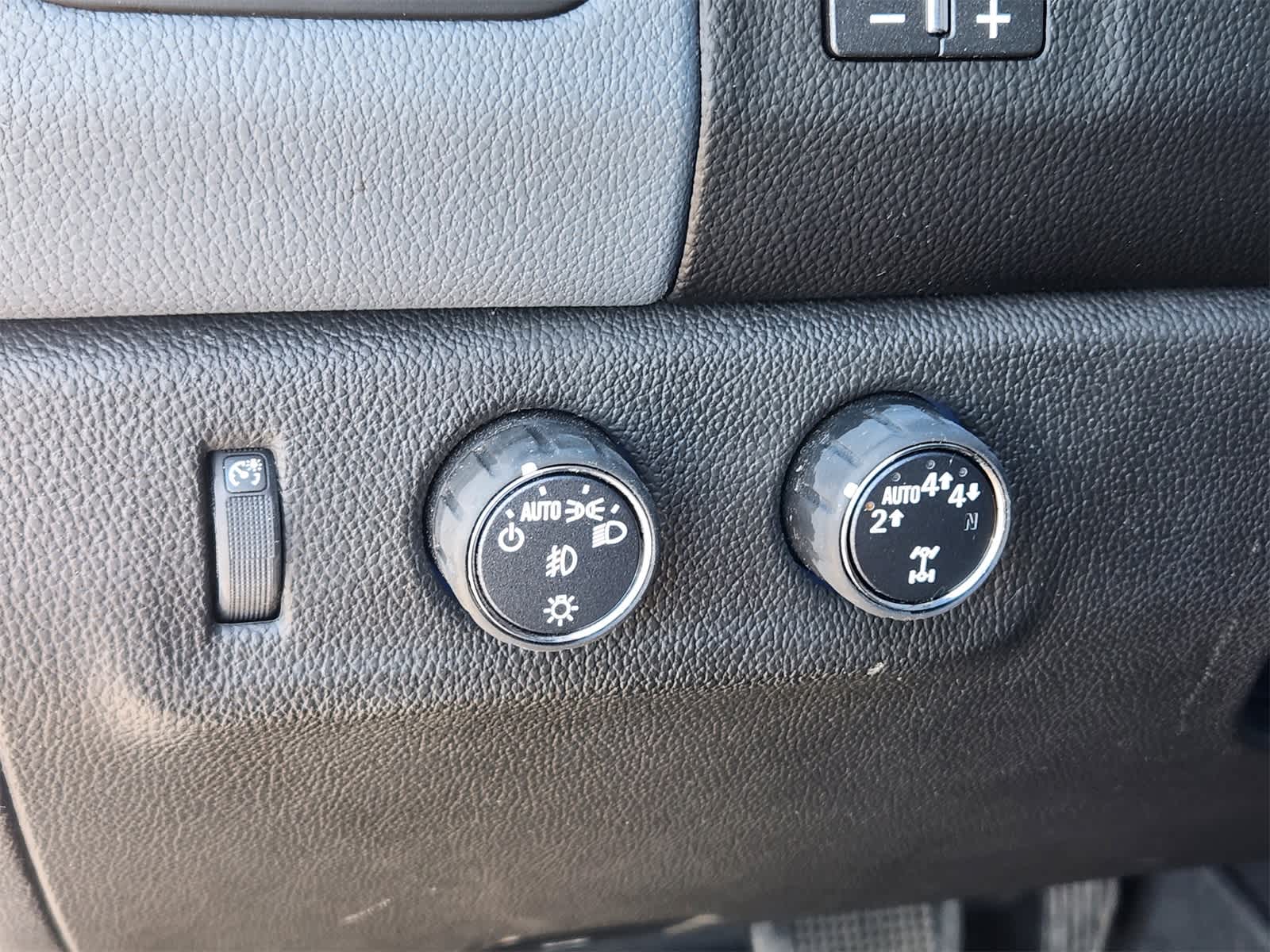 Thumbnail: 2022 Chevrolet Colorado - 12