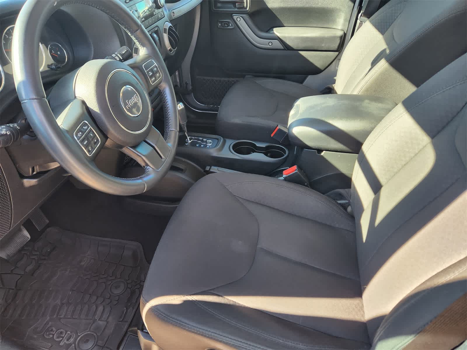 Thumbnail: 2017 Jeep Wrangler - 13