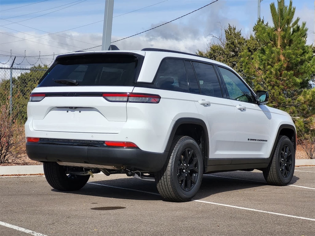 New 2025 Jeep Grand Cherokee Laredo Sport Utility
