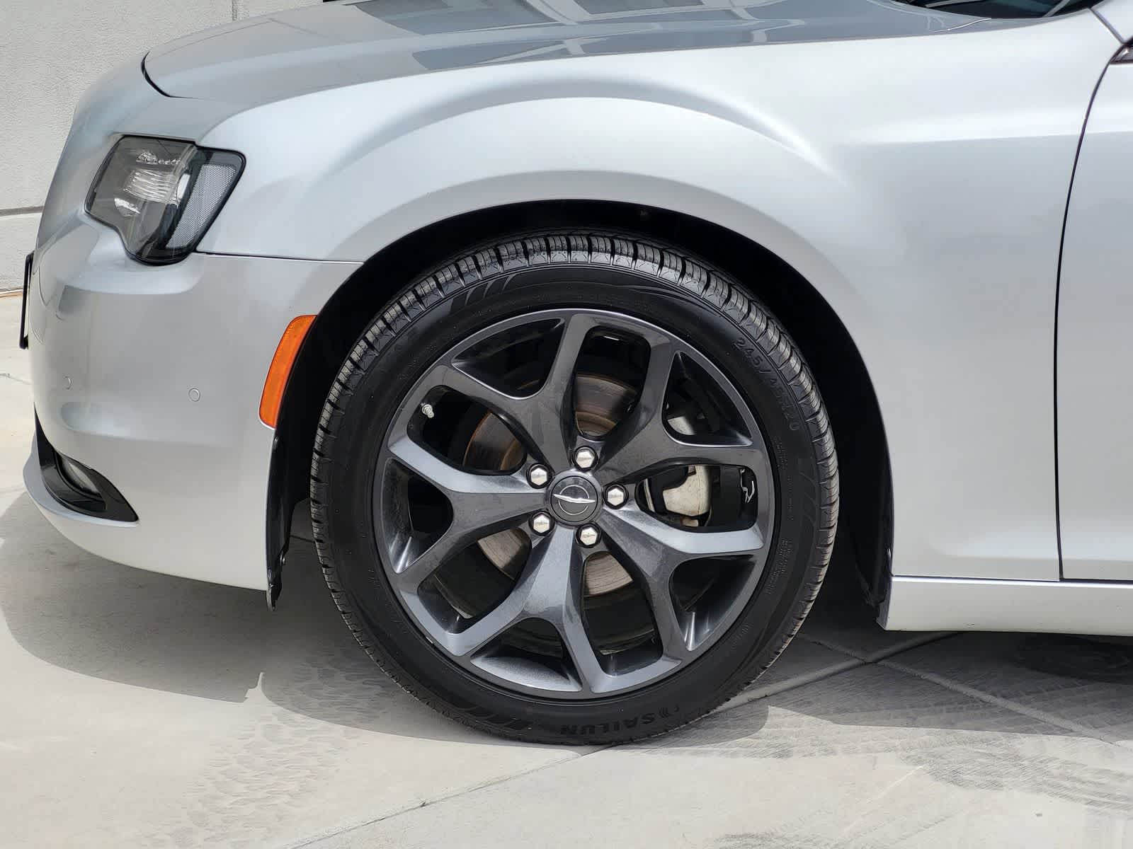 Thumbnail: 2023 Chrysler 300 - 9