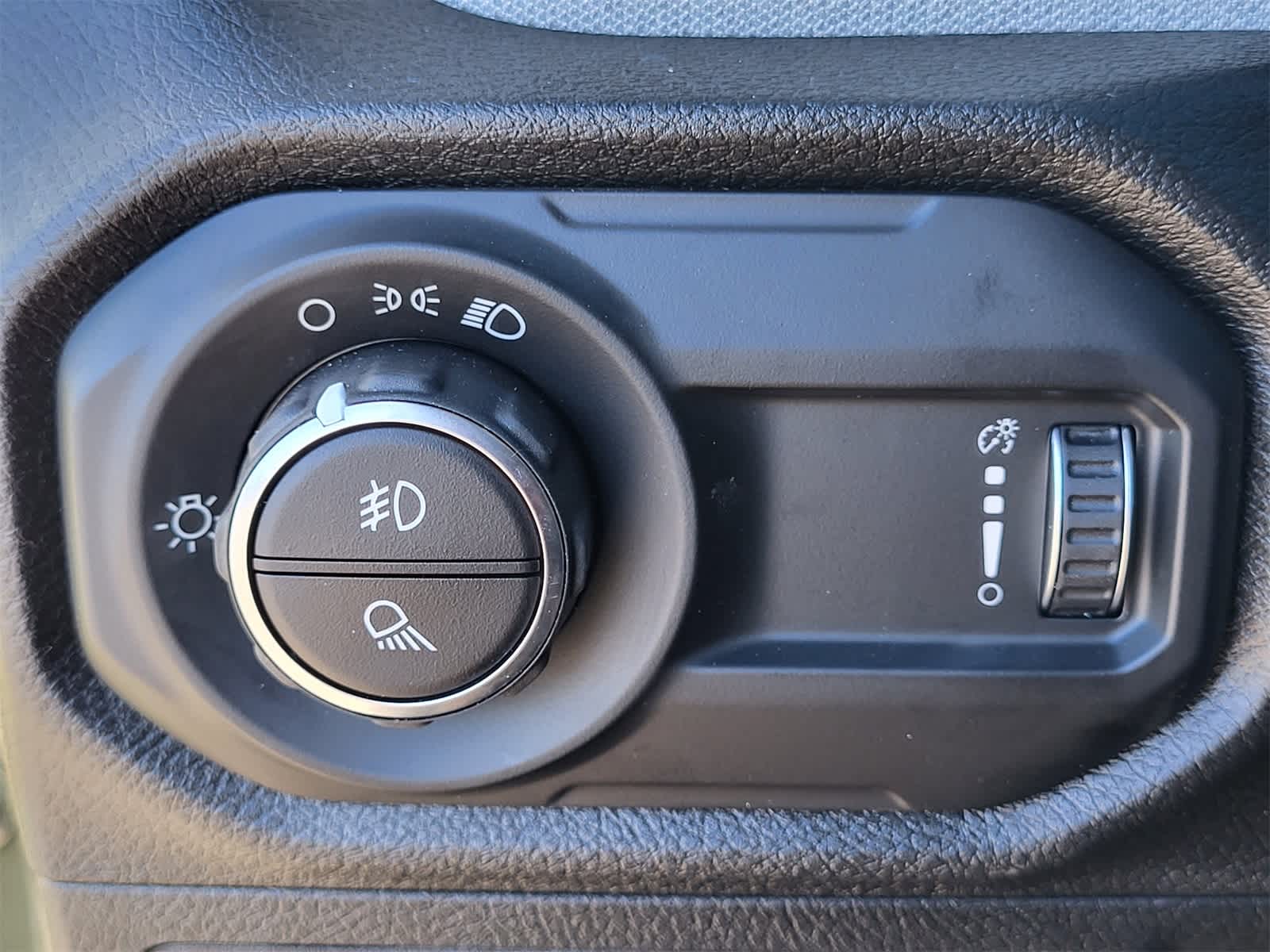 Thumbnail: 2026 Jeep Gladiator - 15