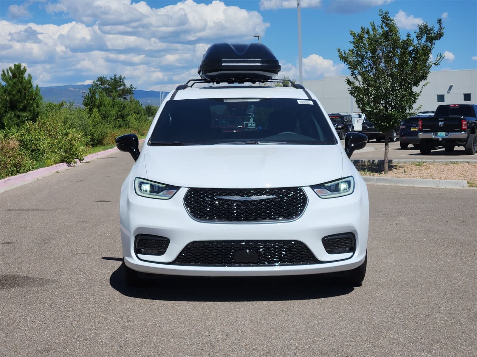 Thumbnail: 2025 Chrysler Pacifica - 2