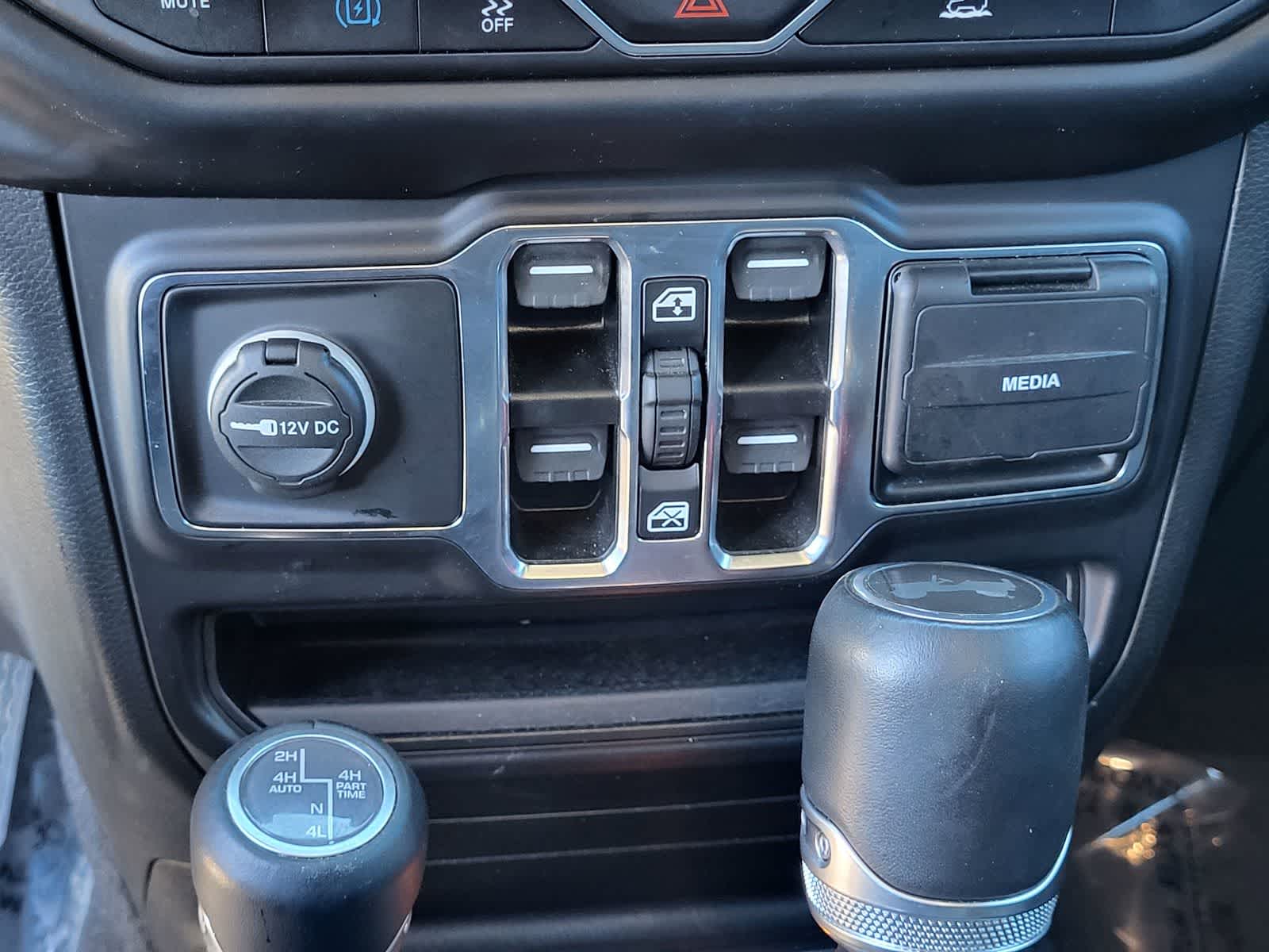 Thumbnail: 2022 Jeep Wrangler - 24