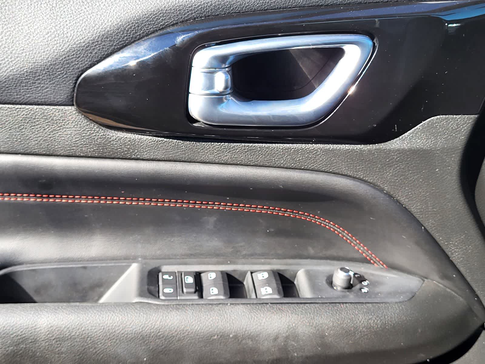 Thumbnail: 2023 Jeep Compass - 15