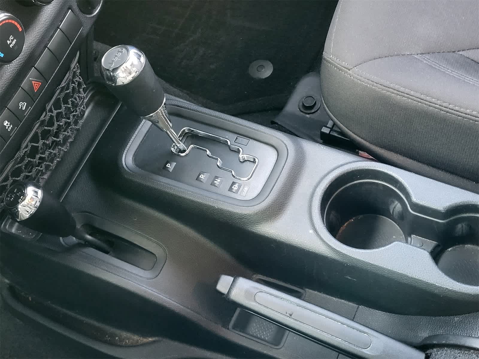 Thumbnail: 2016 Jeep Wrangler - 18