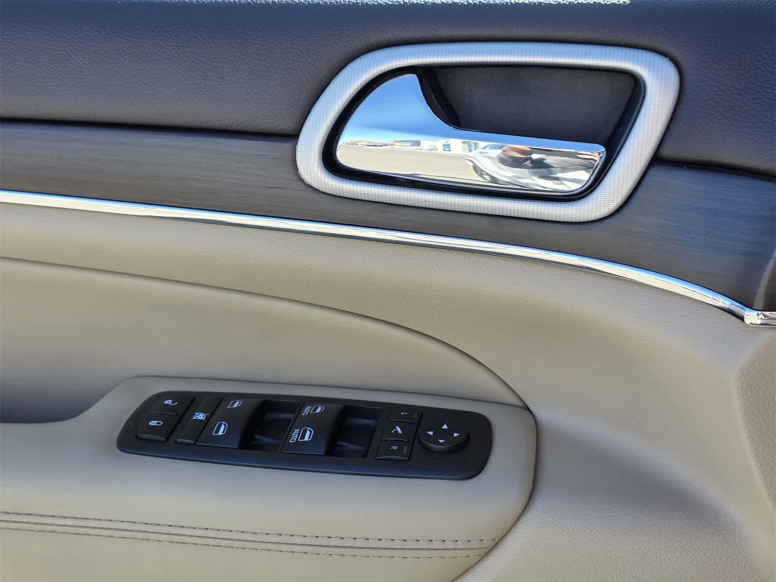 Thumbnail: 2018 Jeep Grand Cherokee - 17