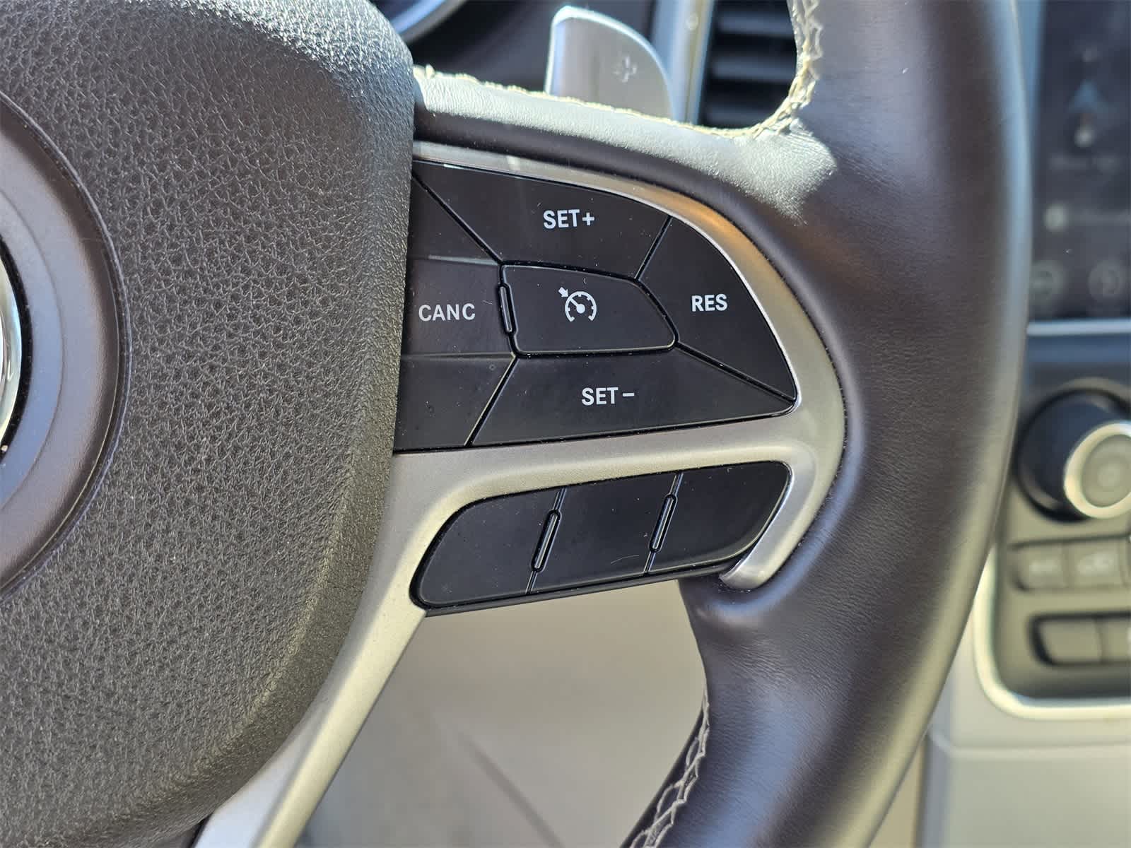 Thumbnail: 2018 Jeep Grand Cherokee - 20