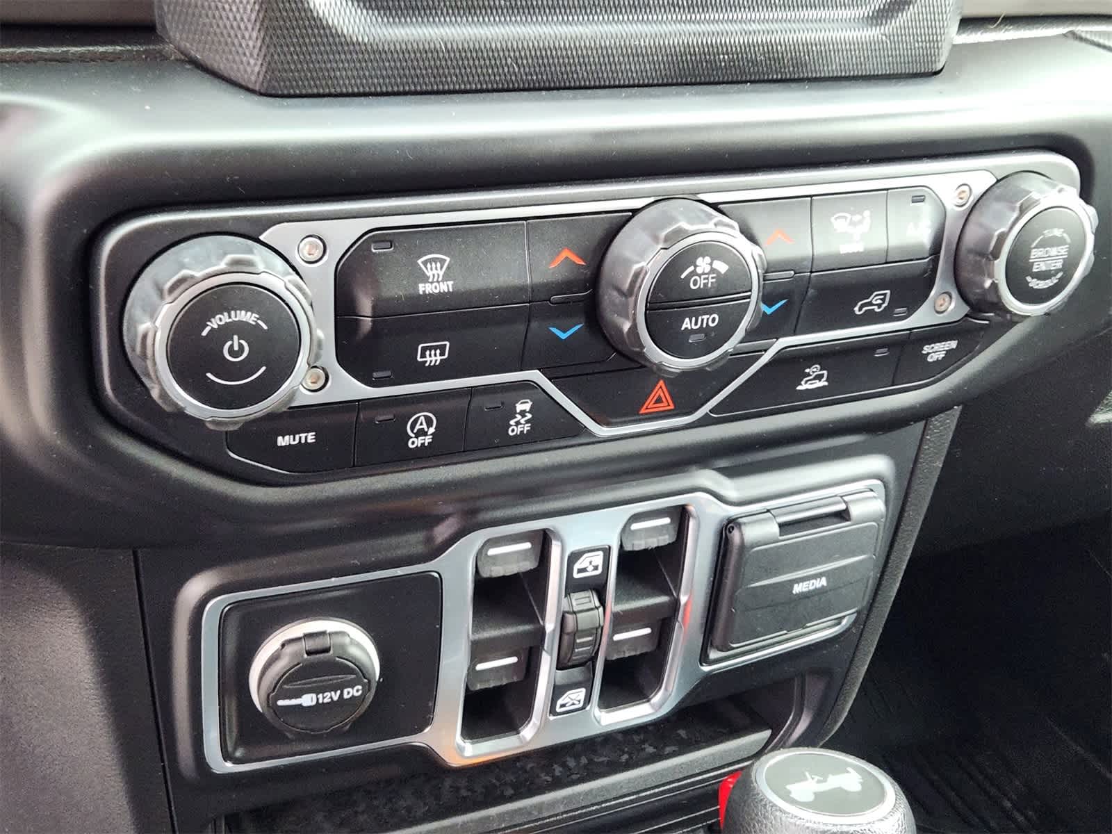 Thumbnail: 2021 Jeep Wrangler - 21