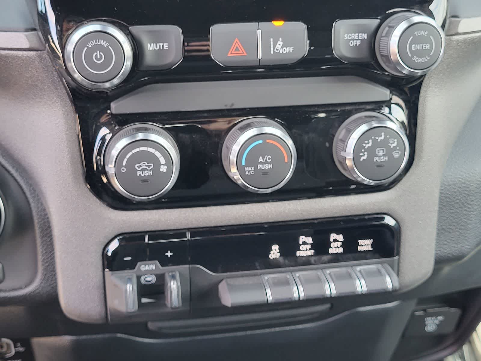 Thumbnail: 2026 RAM 1500 - 19