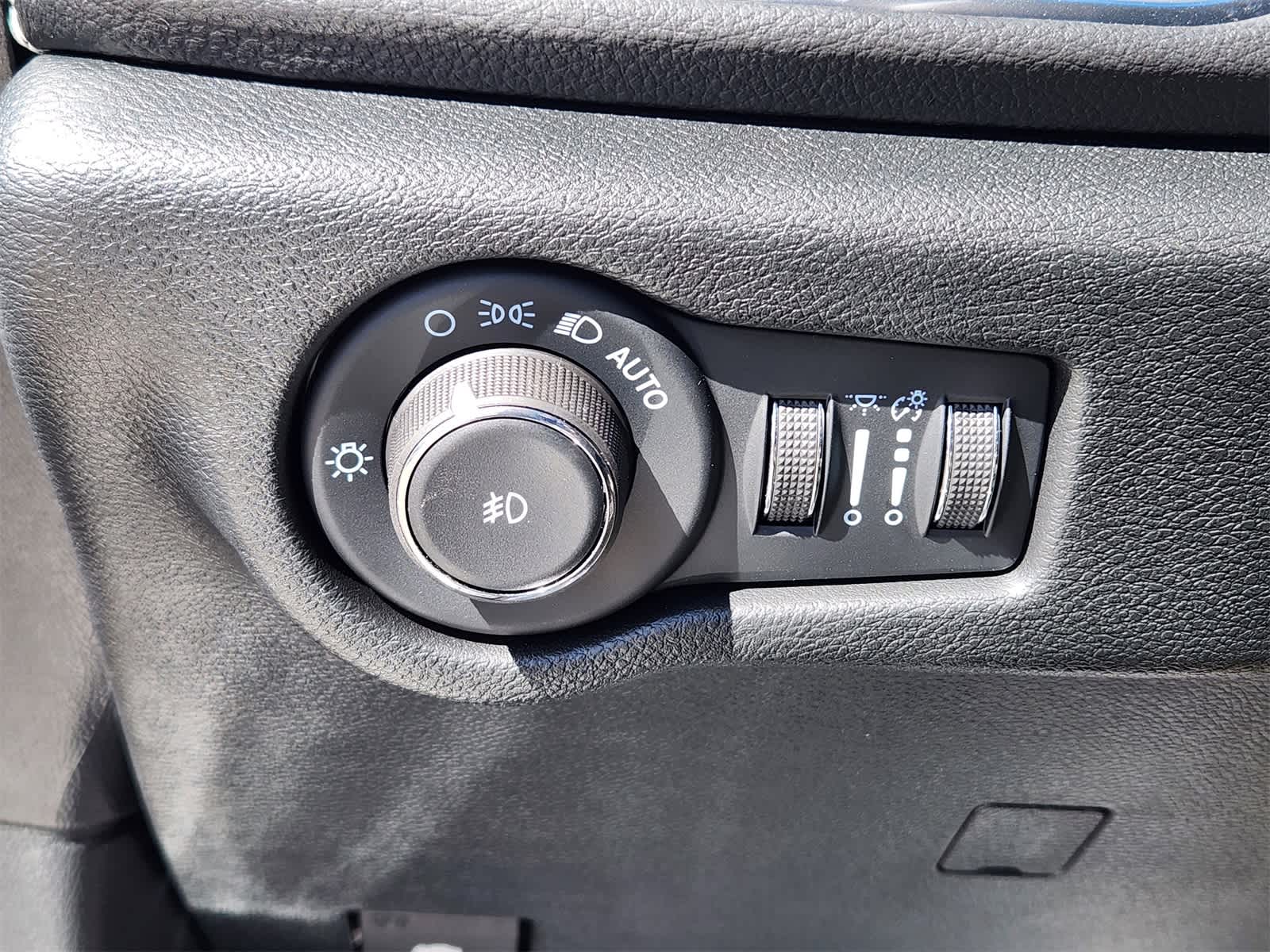 Thumbnail: 2026 Chrysler Pacifica - 18