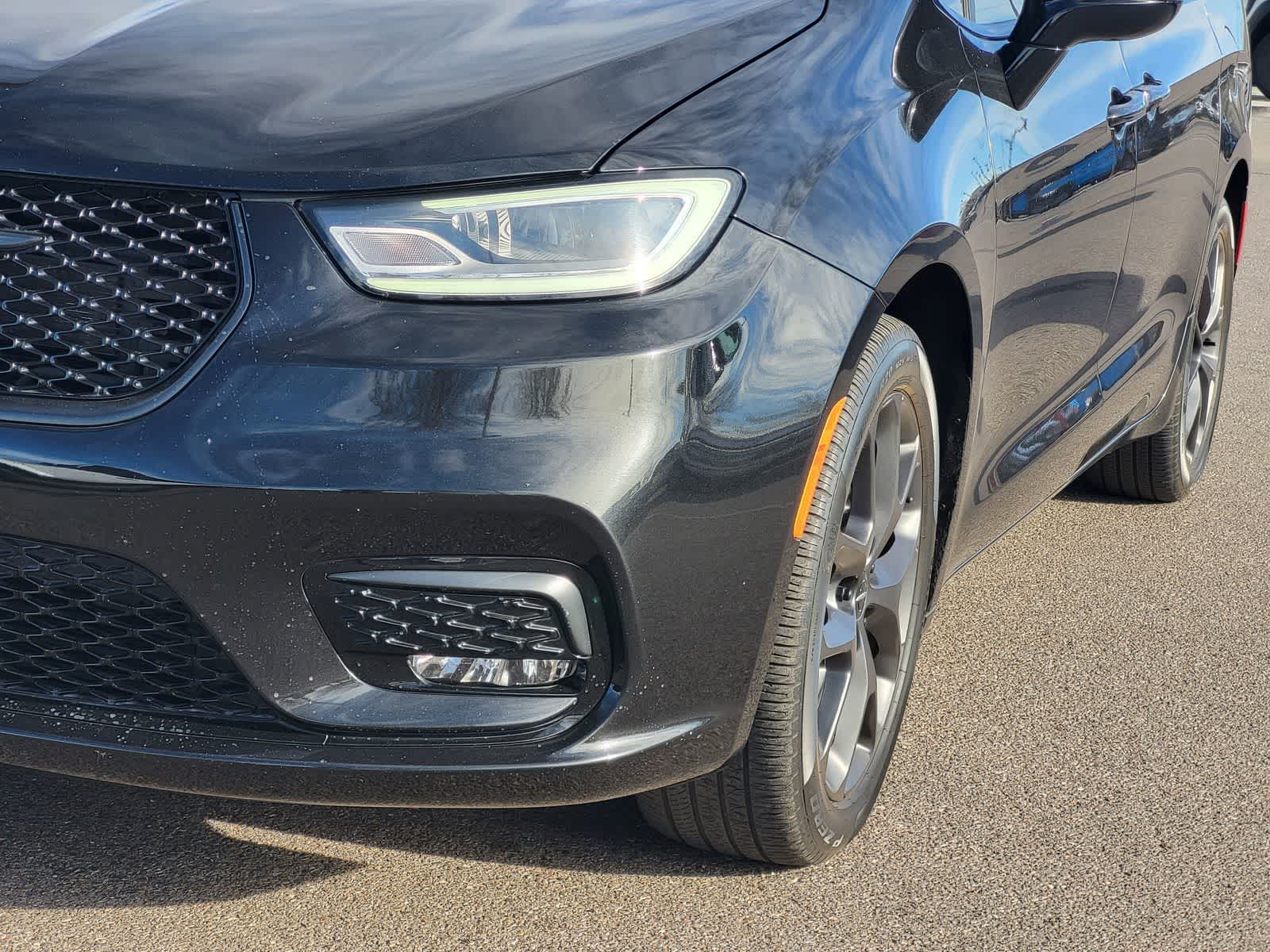 Thumbnail: 2023 Chrysler Pacifica - 9