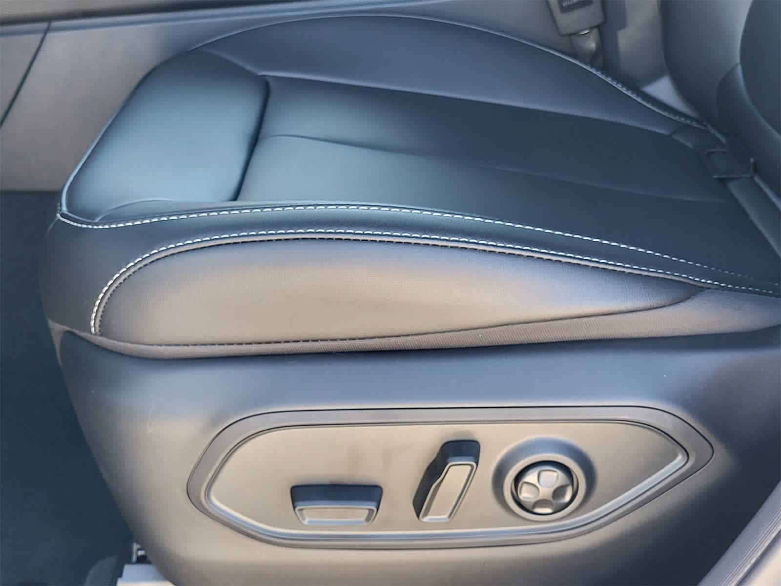 Thumbnail: 2025 Jeep Grand Cherokee - 16