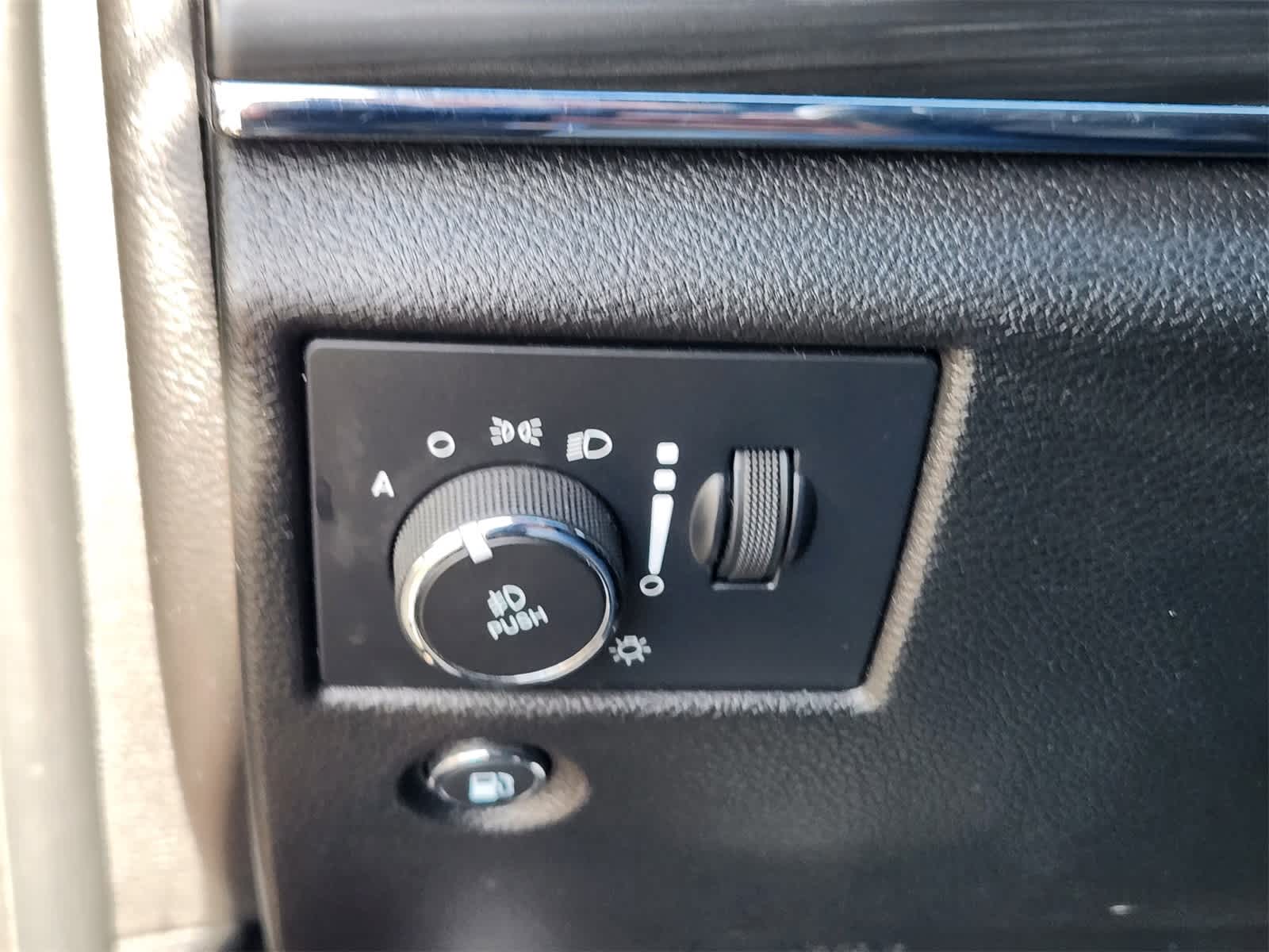 Thumbnail: 2021 Jeep Grand Cherokee - 14