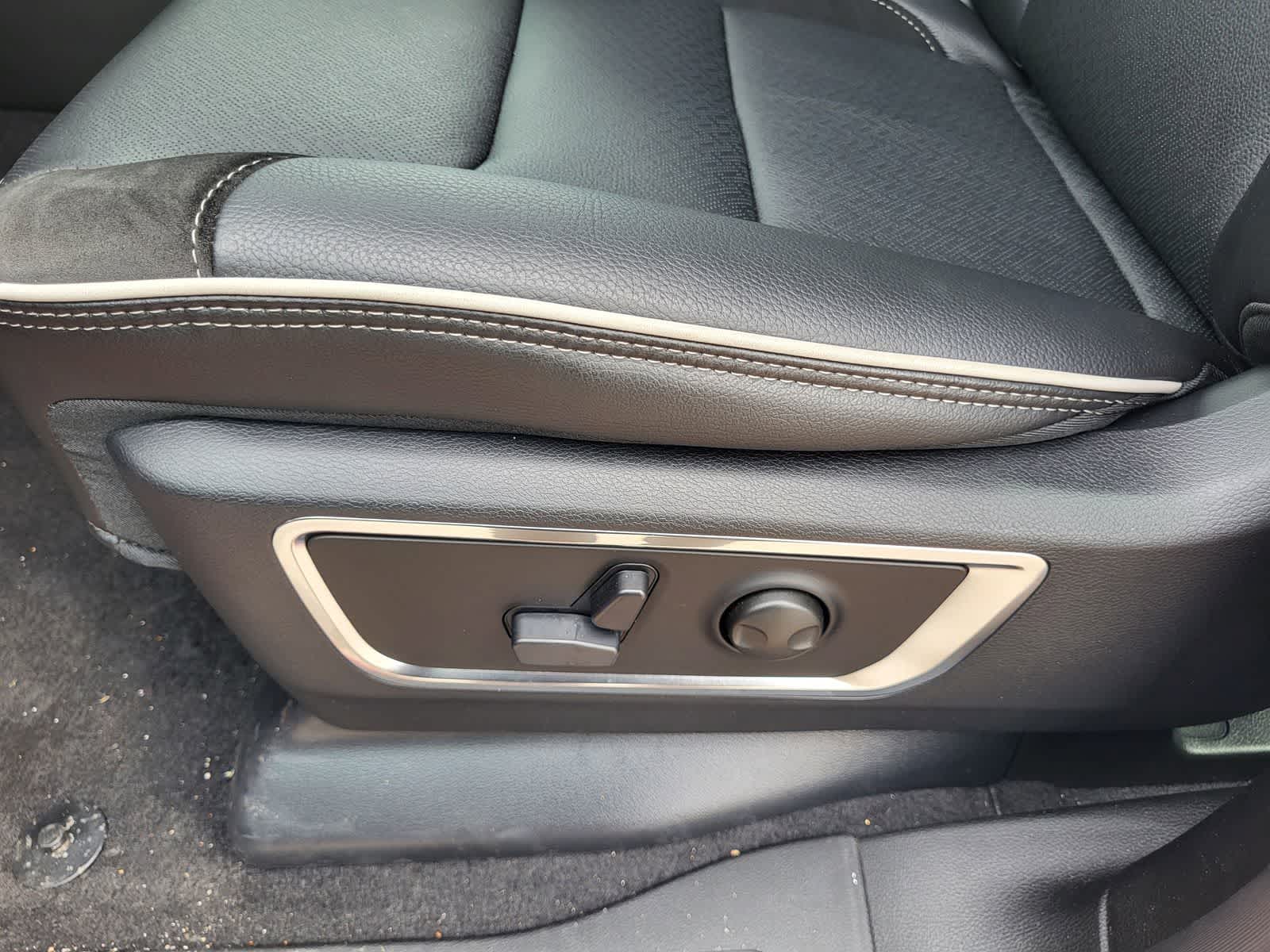 Thumbnail: 2026 RAM 1500 - 10