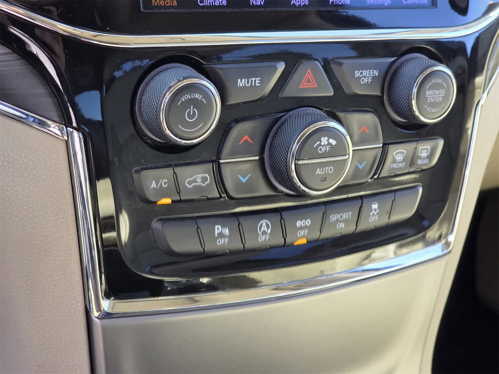 Thumbnail: 2021 Jeep Grand Cherokee - 23