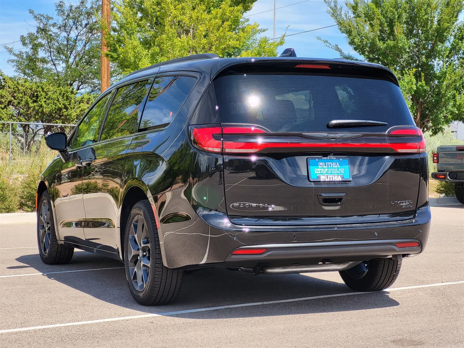 Thumbnail: 2026 Chrysler Pacifica - 5