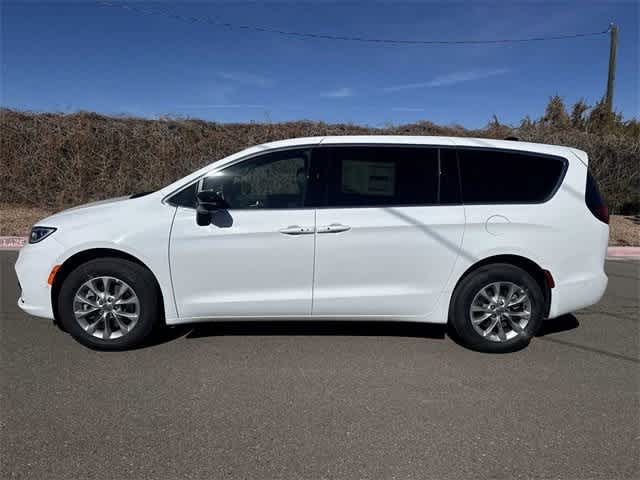 Thumbnail: 2025 Chrysler Pacifica - 11