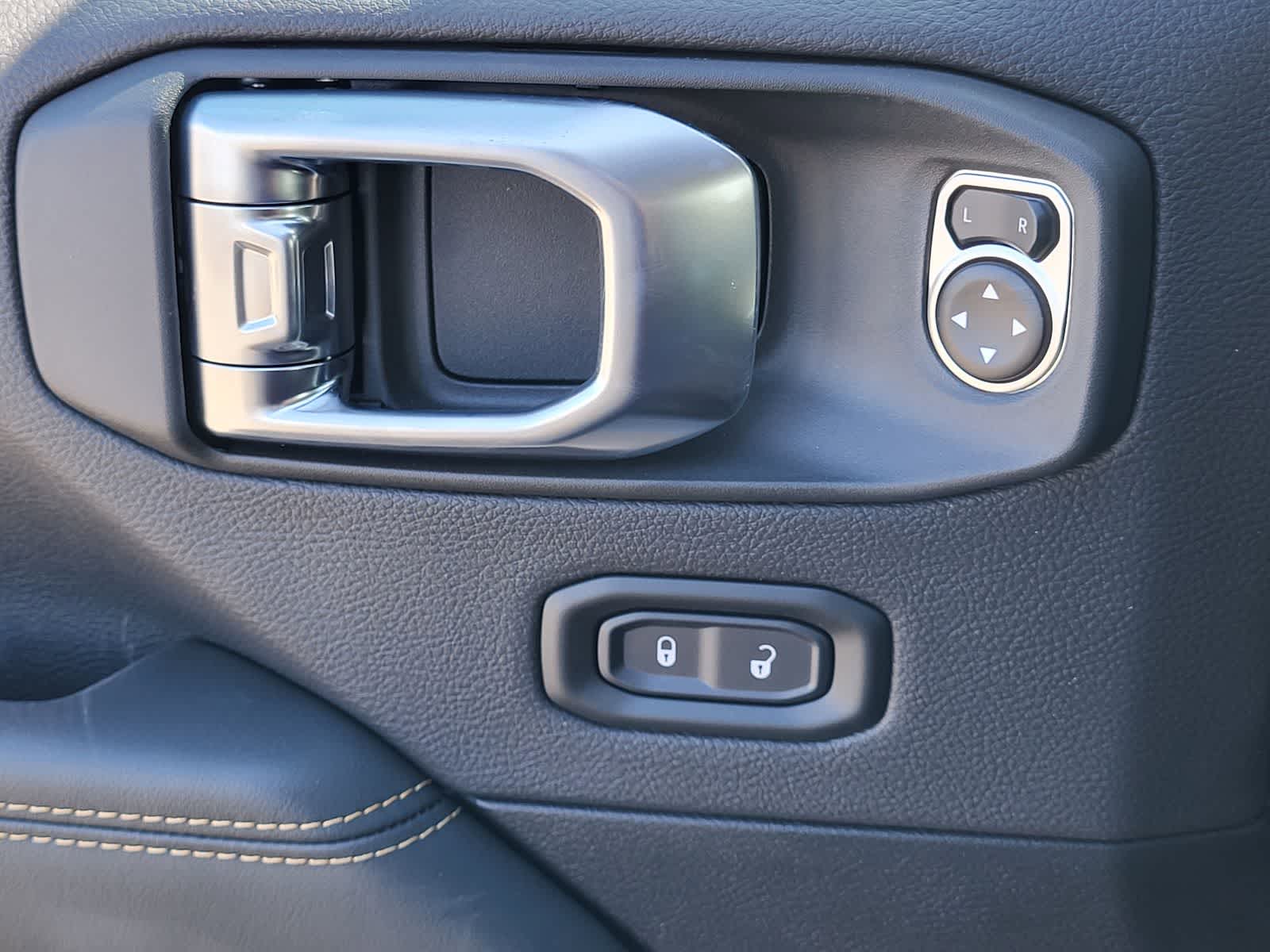 Thumbnail: 2026 Jeep Gladiator - 10