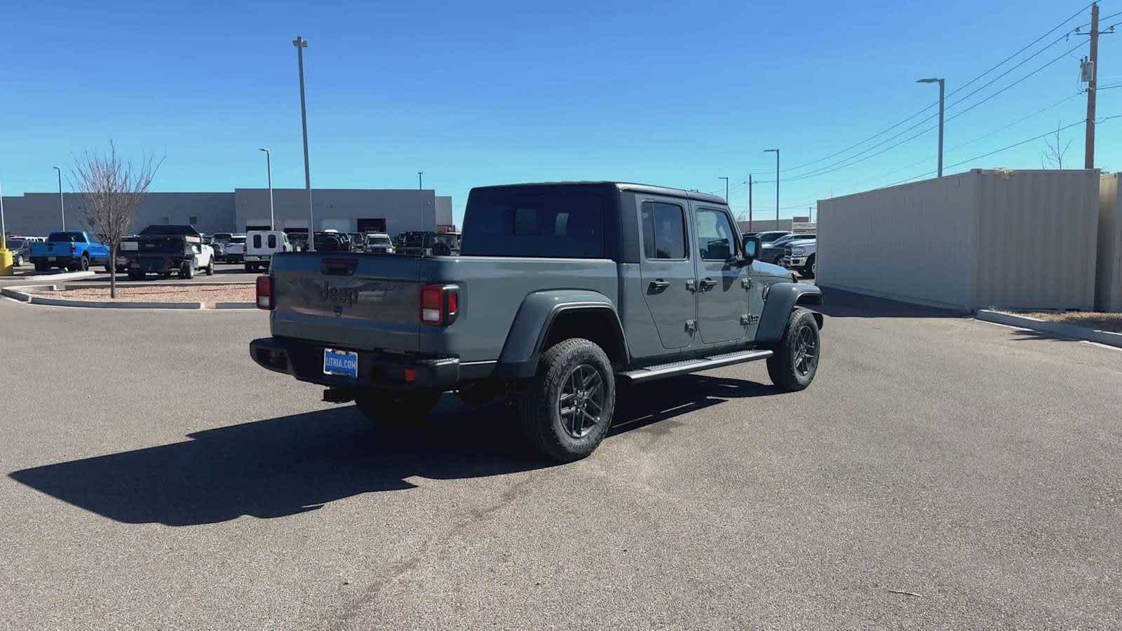 Thumbnail: 2025 Jeep Gladiator - 8