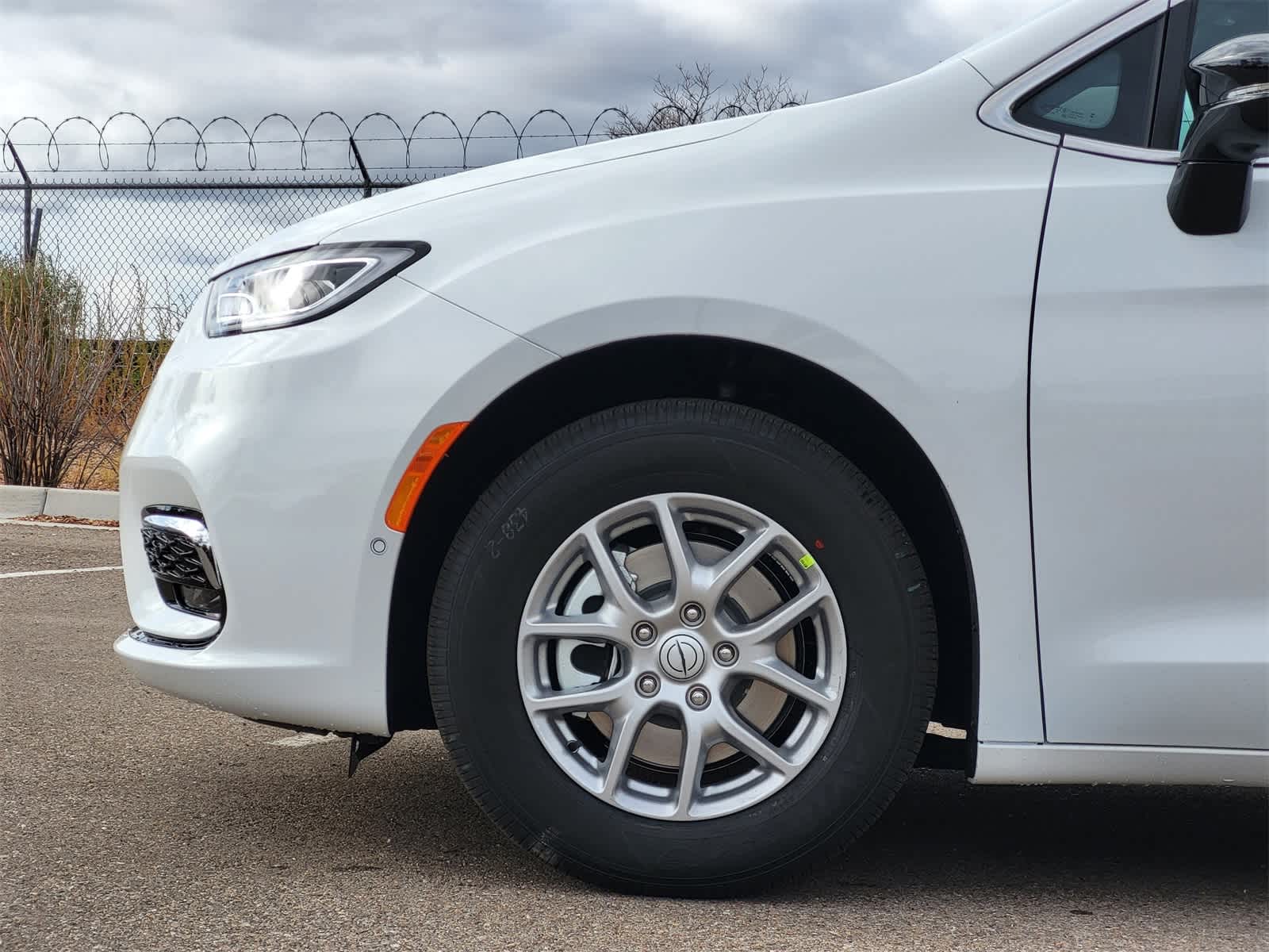 Thumbnail: 2026 Chrysler Pacifica - 6