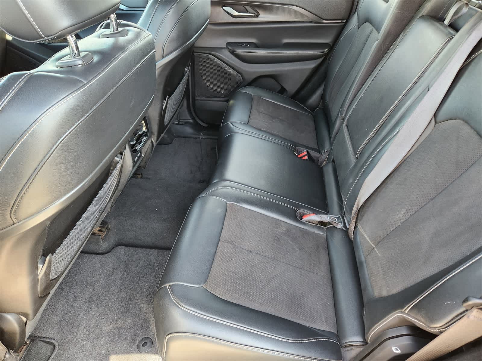 Thumbnail: 2023 Jeep Grand Cherokee - 28