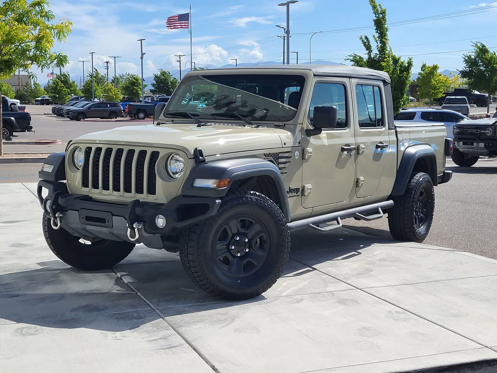 2020 Jeep Gladiator Sport's photo
