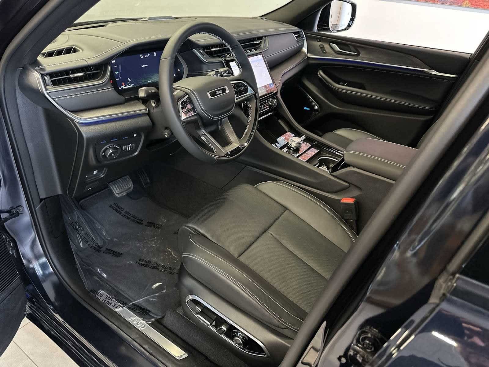 Thumbnail: 2024 Jeep Grand Cherokee - 12