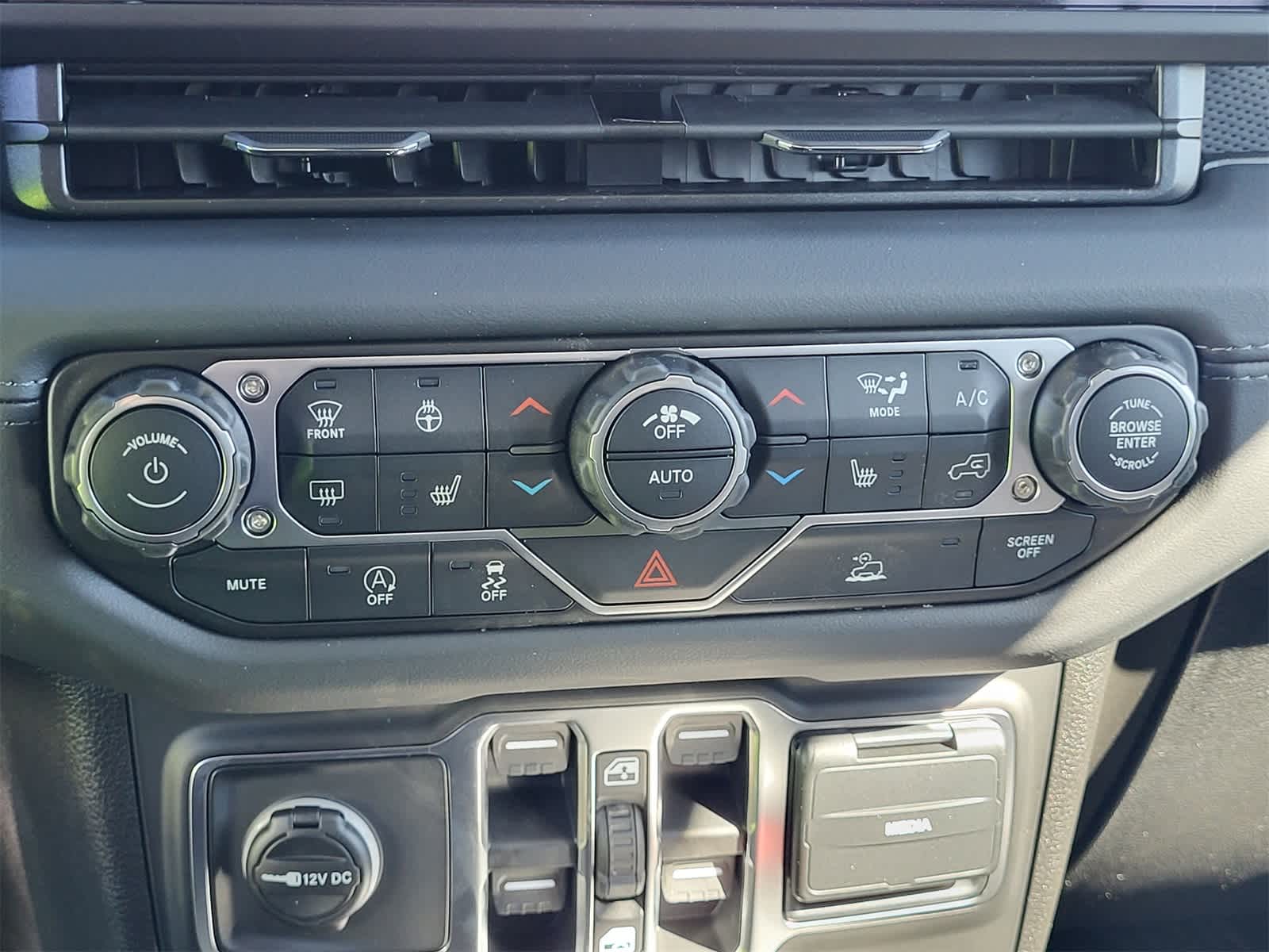 Thumbnail: 2026 Jeep Wrangler - 18