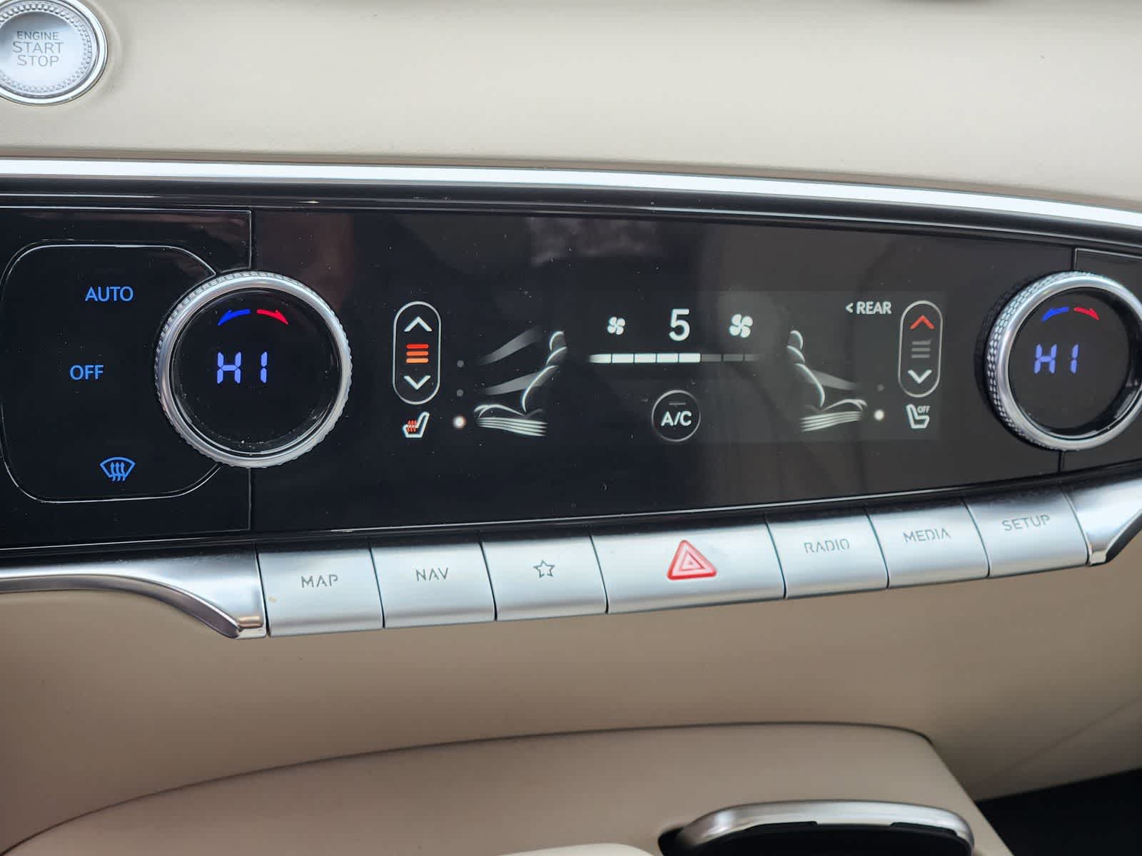 Thumbnail: 2022 Genesis GV70 - 22