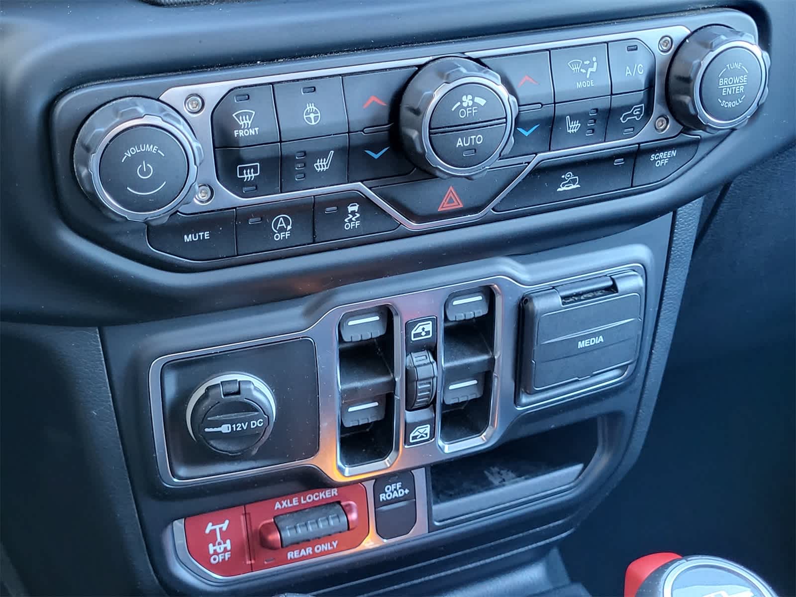 Thumbnail: 2023 Jeep Gladiator - 17