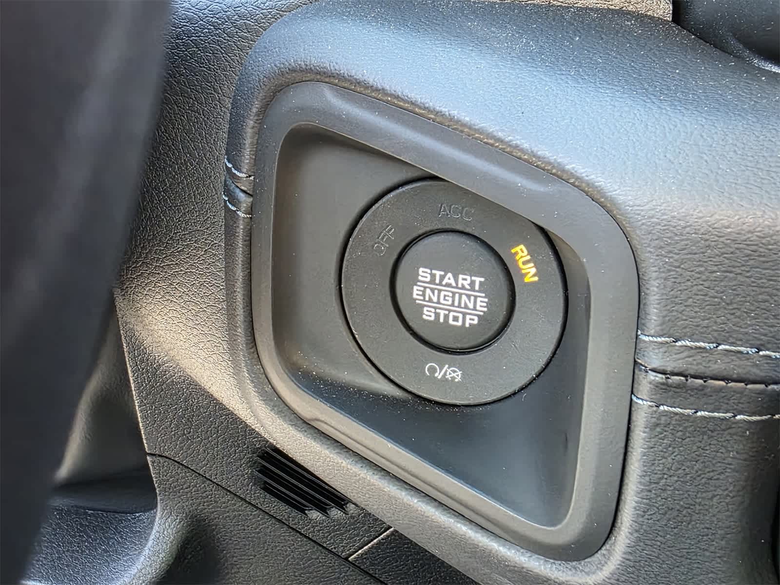 Thumbnail: 2025 Jeep Gladiator - 23